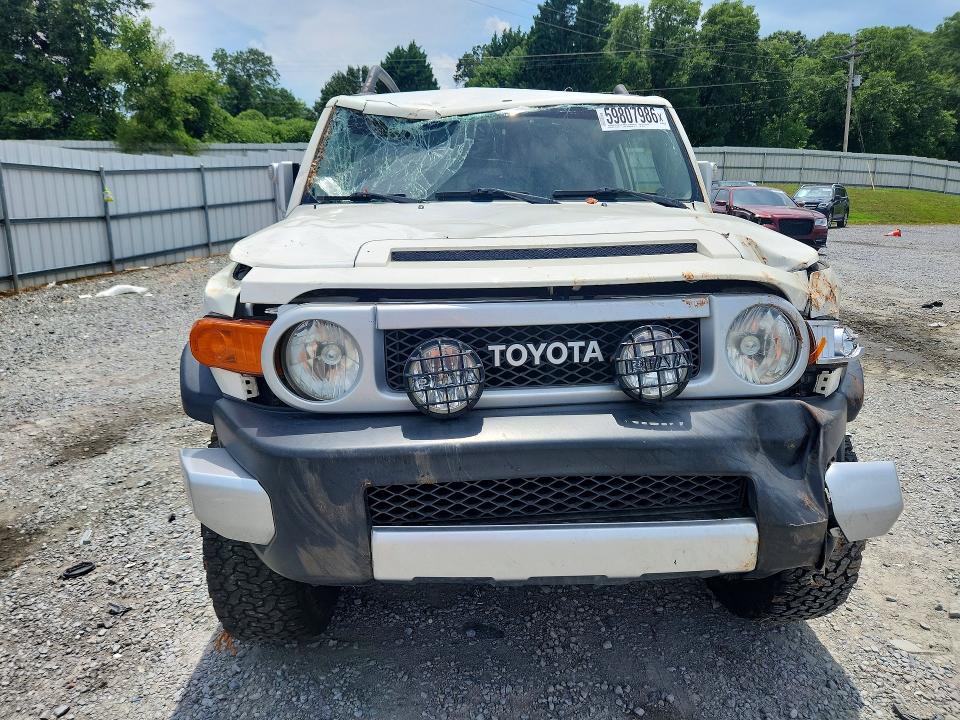 Photo 5 from auction – 2011 TOYOTA FJ CRUISER with VIN JTEBU4BF9BK103183