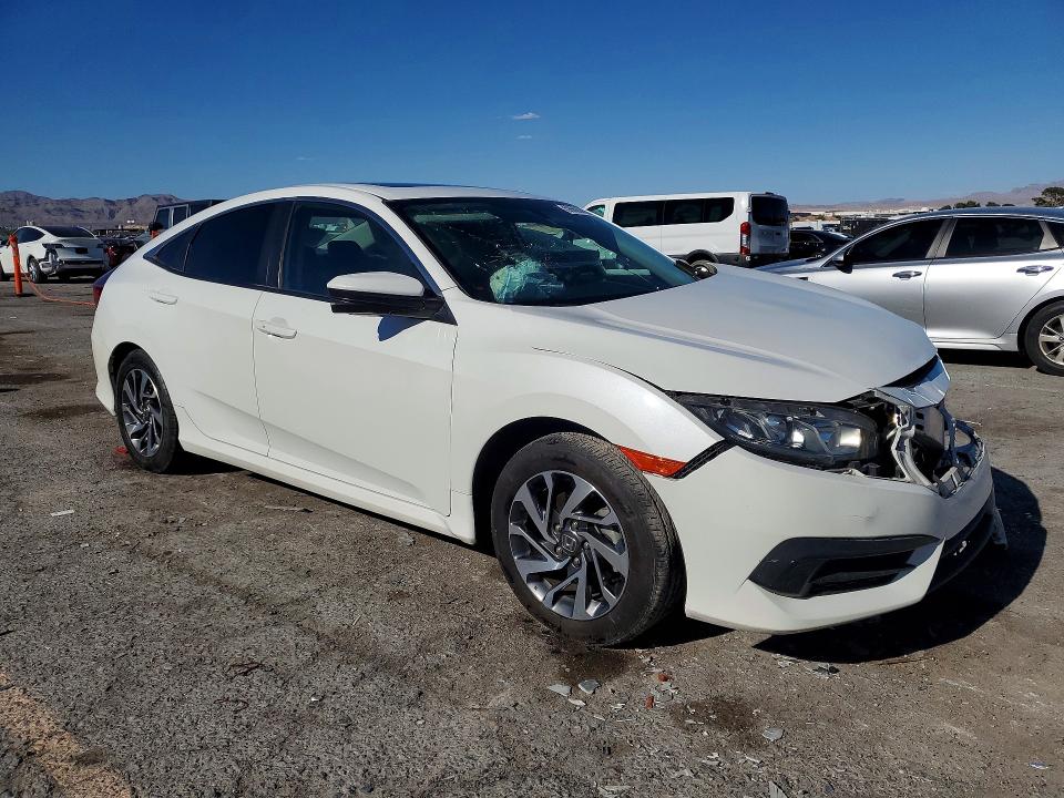 Фото 4 с аукциона – 2018 HONDA CIVIC с VIN 2HGFC2F71JH577250