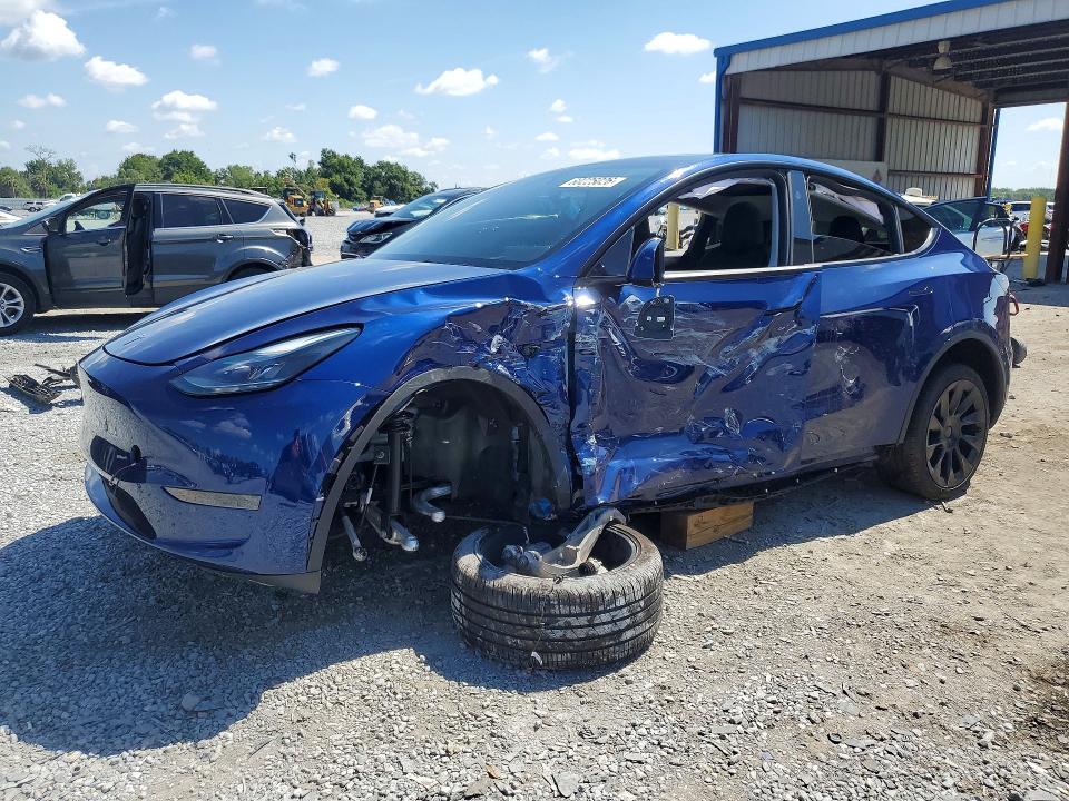 TESLA MODEL Y 2024 with VIN 7SAYGDED9RF158114 - Photo from auction
