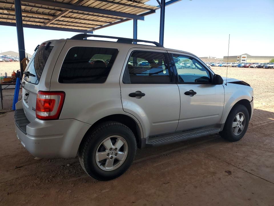 Photo 3 from auction – 2011 FORD ESCAPE with VIN 1FMCU0DG5BKA33555