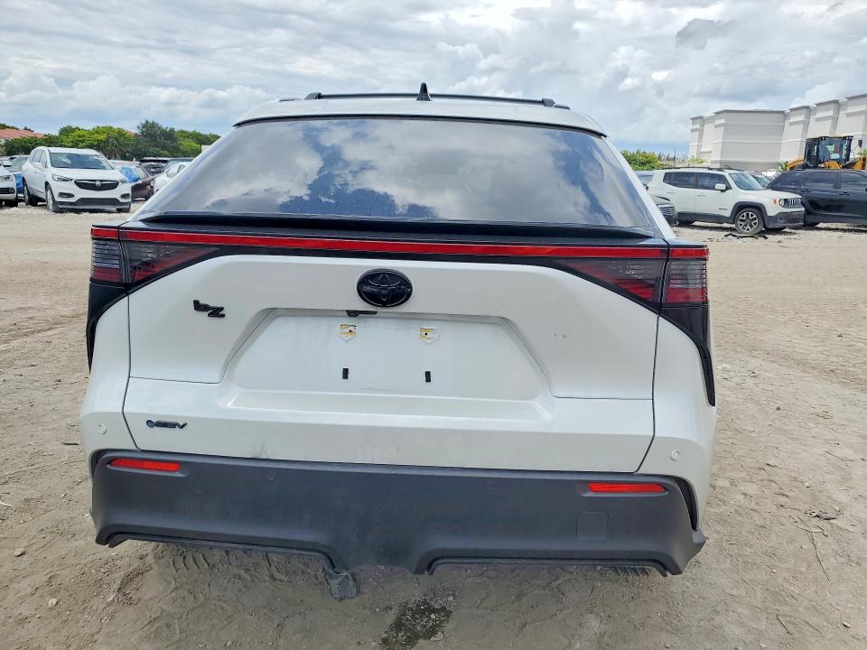 Снимка 6 от търг – 2026 TOYOTA BZ с VIN JTMBFAEBXTJ015711