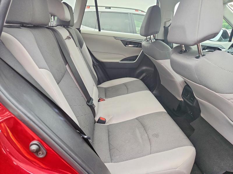 Photo 10 from auction – 2021 TOYOTA RAV4 with VIN 2T3P1RFV3MW248036