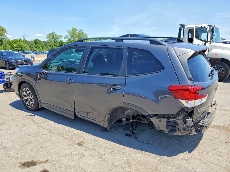 Photo 2 from auction – 2021 SUBARU FORESTER with VIN JF2SKAJC0MH576486