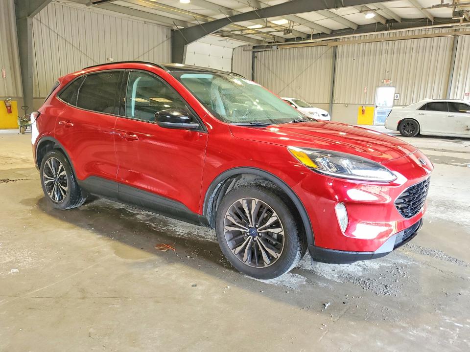 Photo 4 from auction – 2021 FORD ESCAPE with VIN 1FMCU9H94MUA27365