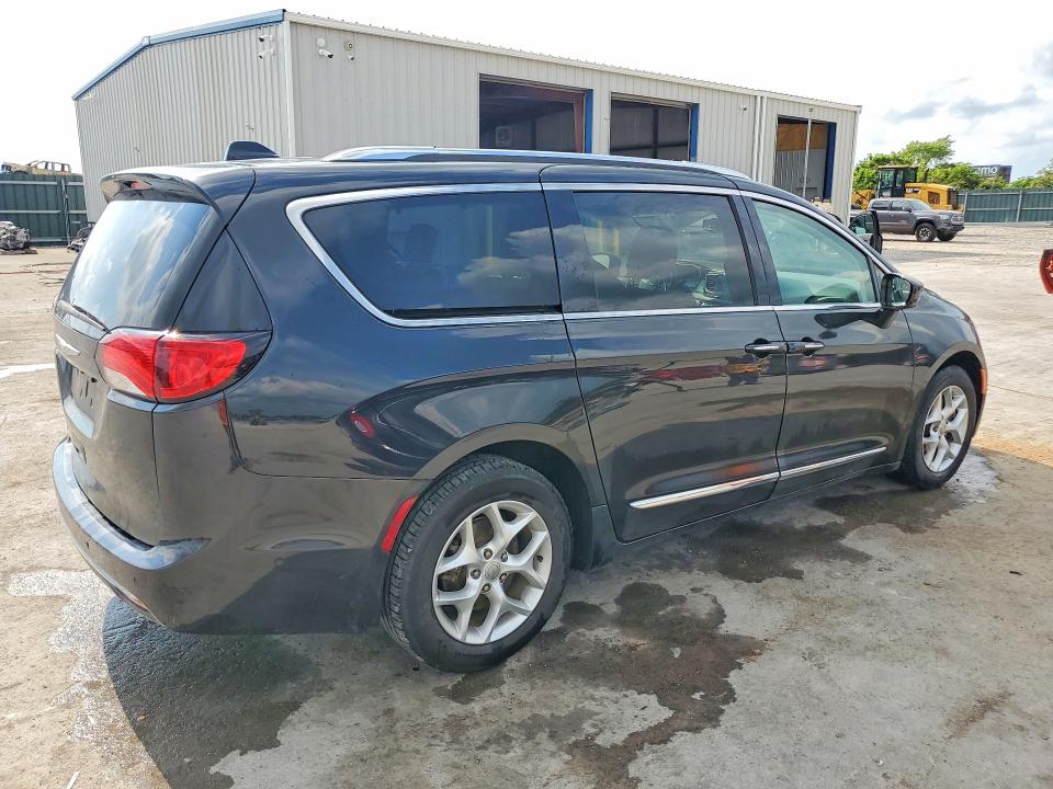 Photo 3 from auction – 2017 CHRYSLER PACIFICA with VIN 2C4RC1EG2HR543054