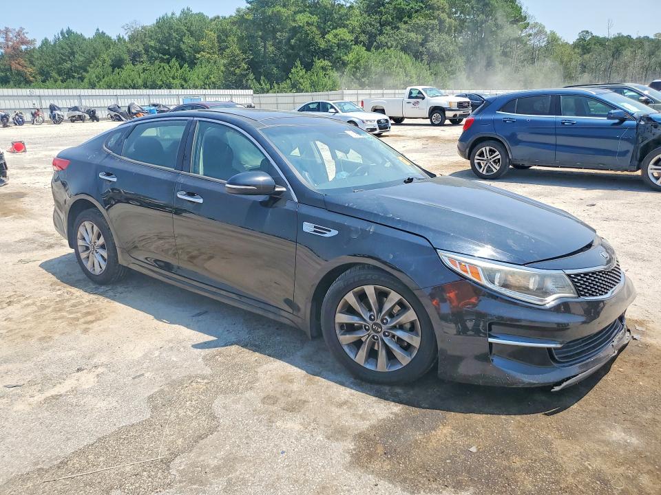 Снимка 4 от търг – 2017 KIA OPTIMA с VIN 5XXGU4L39HG160159