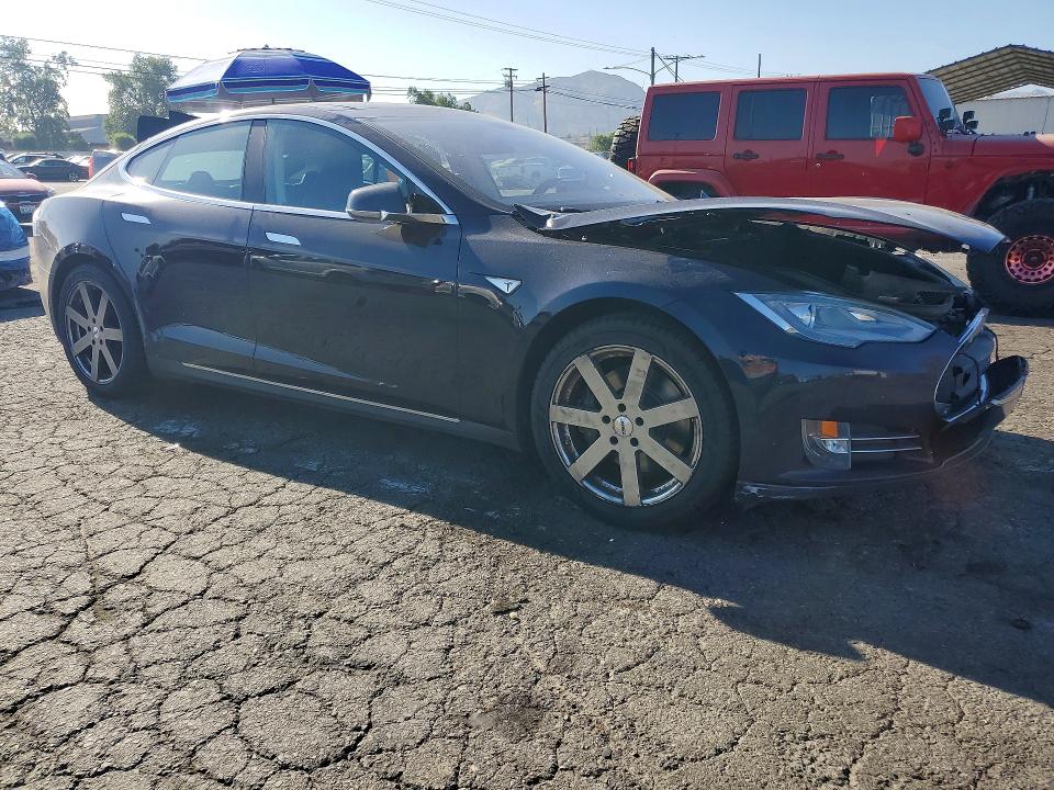 Photo 4 from auction – 2014 TESLA MODEL S with VIN 5YJSA1S17EFP32698