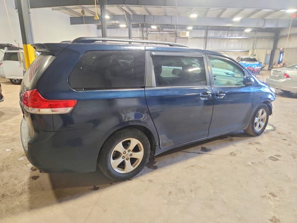 Photo 3 from auction – 2011 TOYOTA SIENNA with VIN 5TDKK3DC7BS068840