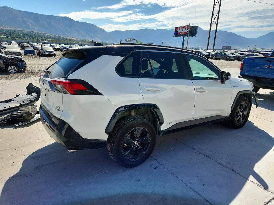 Photo 3 from auction – 2019 TOYOTA RAV4 with VIN 2T3EWRFV8KW014187