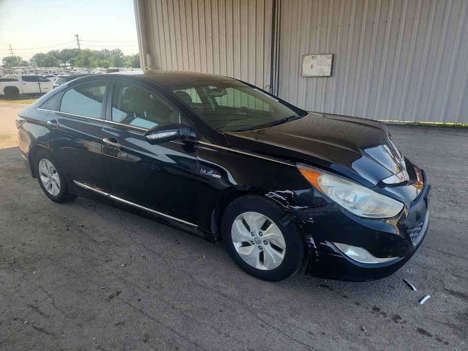 Photo 4 from auction – 2013 HYUNDAI SONATA with VIN KMHEC4A43DA082694