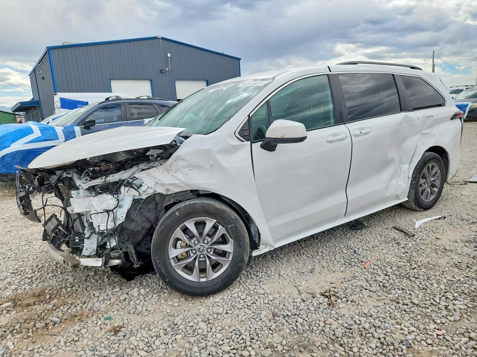 2025 TOYOTA SIENNA