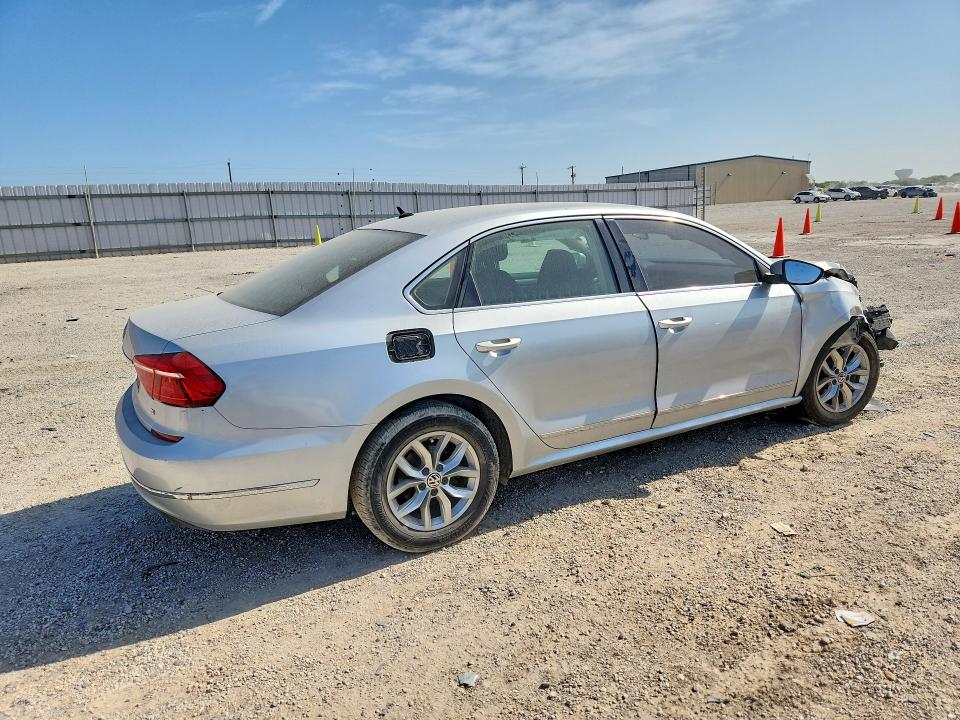 Снимка 3 от търг – 2016 VOLKSWAGEN PASSAT с VIN 1VWAT7A30GC011048