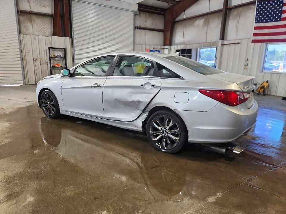 Photo 2 from auction – 2011 HYUNDAI SONATA with VIN 5NPEC4AC2BH252660