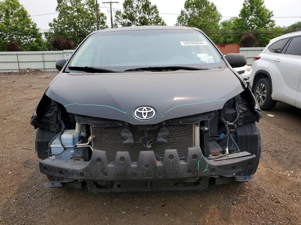 Photo 5 from auction – 2012 TOYOTA SIENNA with VIN 5TDKK3DC4CS231591
