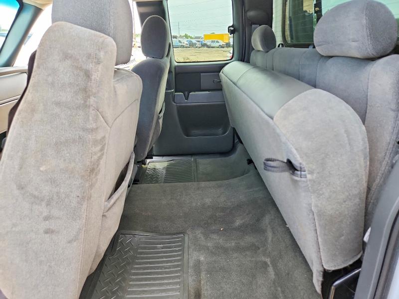 Photo 10 from auction – 2005 CHEVROLET SILVERADO with VIN 1GCEC19ZX5Z278850