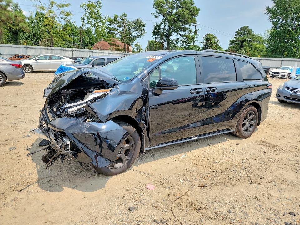 TOYOTA SIENNA 2026 with VIN 5TDCSKFC8TS244873 - Photo from auction