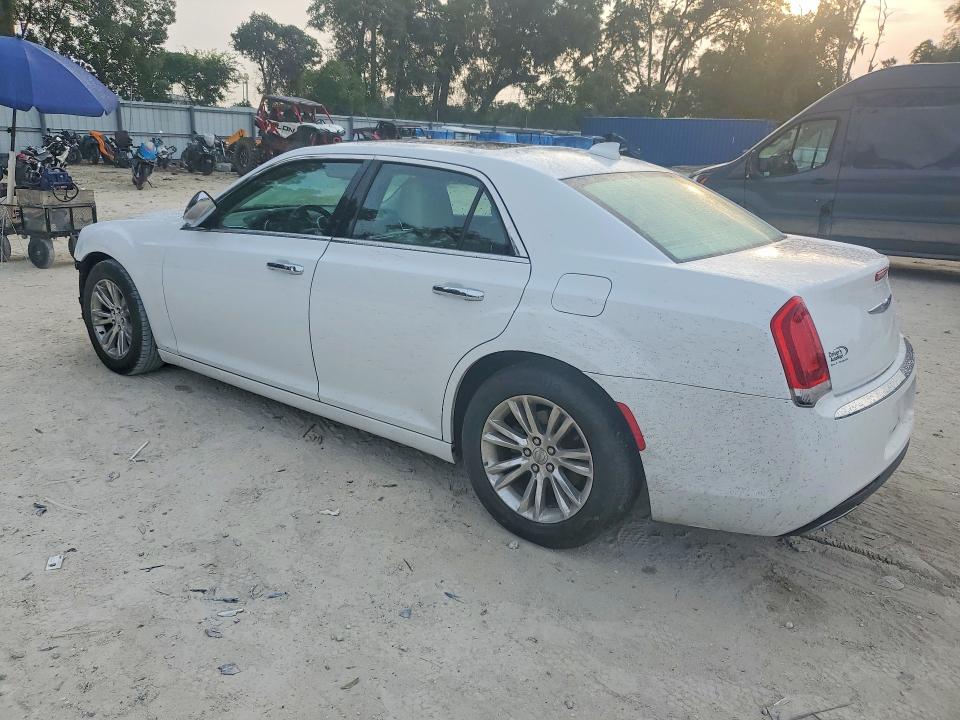 Photo 2 from auction – 2015 CHRYSLER 300C with VIN 2C3CCAEG9FH796823