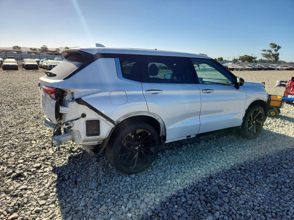 Photo 3 from auction – 2022 MITSUBISHI OUTLANDER with VIN JA4J3UA83NZ092841