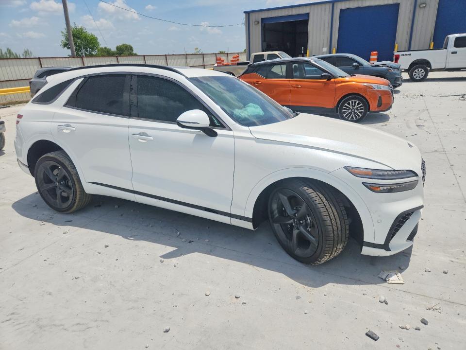 Photo 4 from auction – 2026 GENESIS GV70 with VIN KMUMEDTC4TU257589