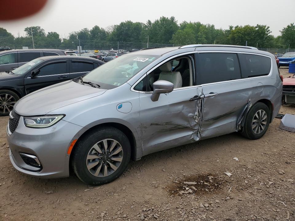 CHRYSLER PACIFICA 2021 with VIN 2C4RC1L71MR594686 - Photo from auction