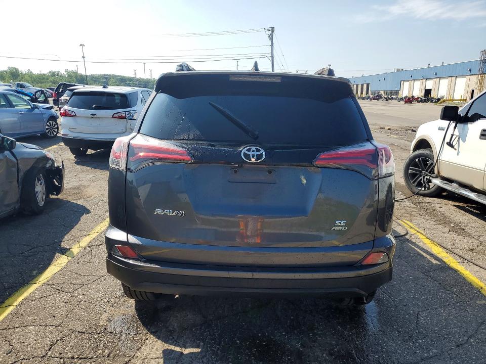 Photo 6 from auction – 2018 TOYOTA RAV4 with VIN JTMJFREV1JJ176739