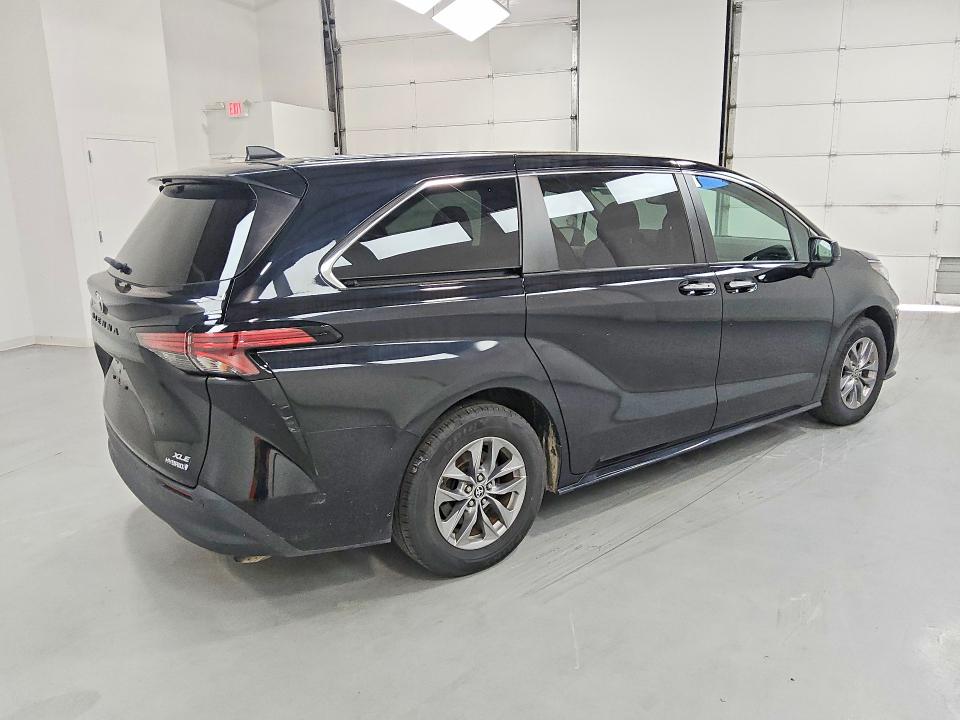 Photo 3 from auction – 2022 TOYOTA SIENNA with VIN 5TDYRKEC0NS134082