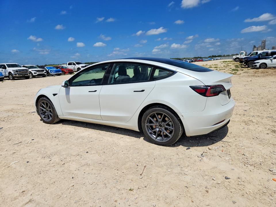 Zdjęcie 2 z aukcji – 2022 TESLA MODEL 3 z VIN 5YJ3E1EB3NF289639