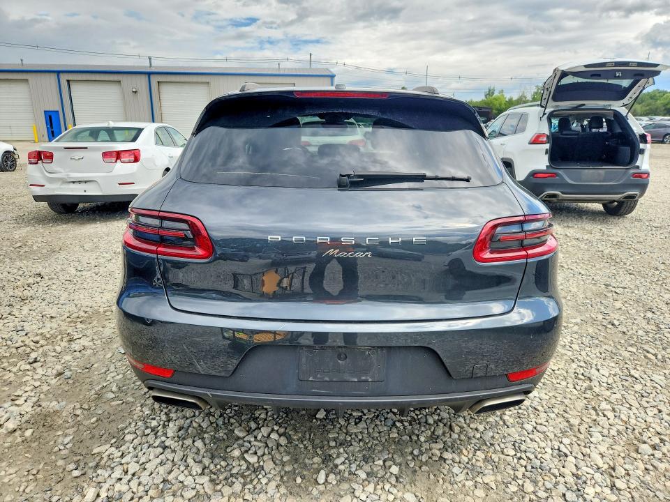 Photo 6 from auction – 2017 PORSCHE MACAN with VIN WP1AA2A56HLB06193