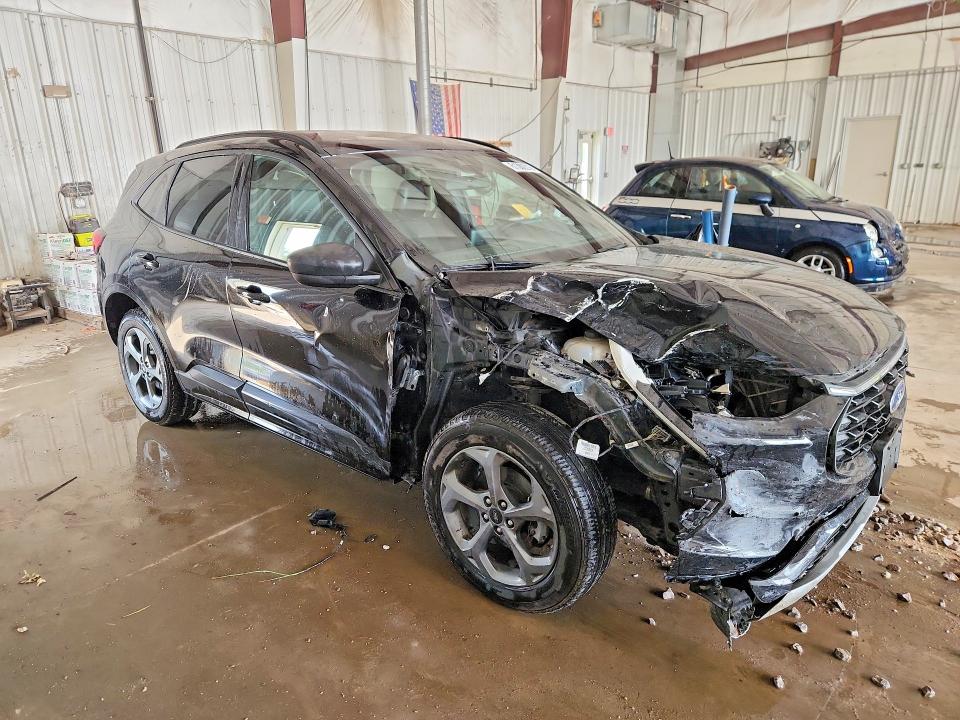 Photo 4 from auction – 2023 FORD ESCAPE with VIN 1FMCU9MN7PUA08610