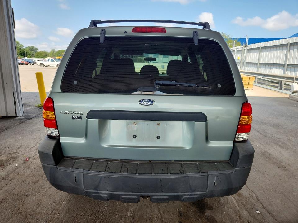Photo 6 from auction – 2005 FORD ESCAPE with VIN 1FMYU93175KA83398