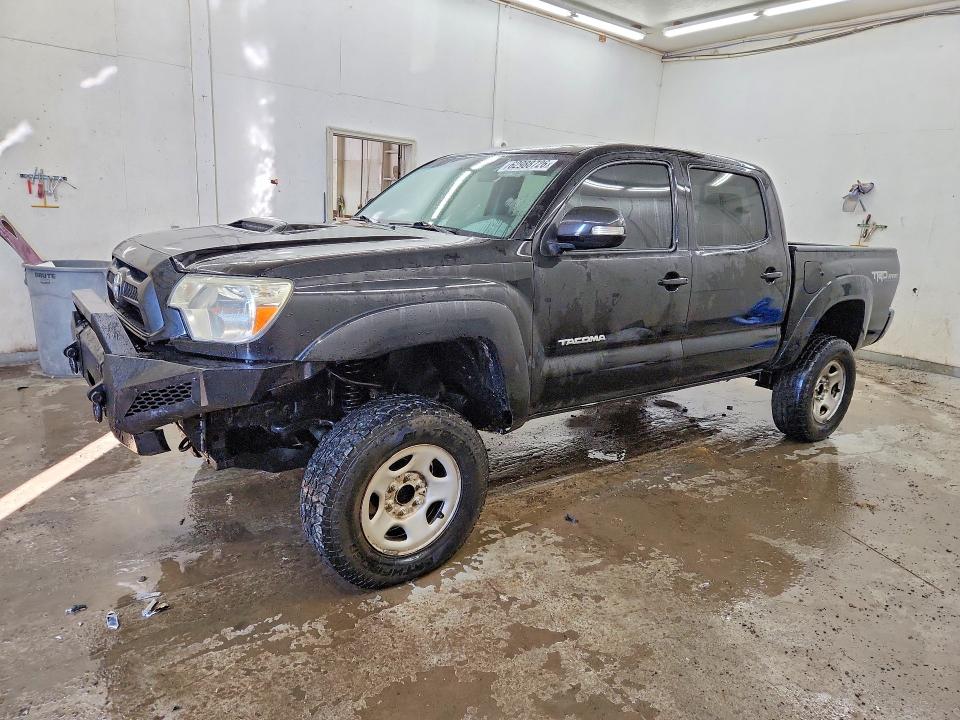 TOYOTA TACOMA 2015 с VIN 3TMLU4ENXFM184477 - Снимка от търг