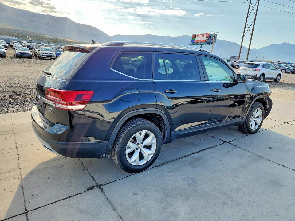 Photo 3 from auction – 2018 VOLKSWAGEN ATLAS with VIN 1V2LR2CA8JC514745