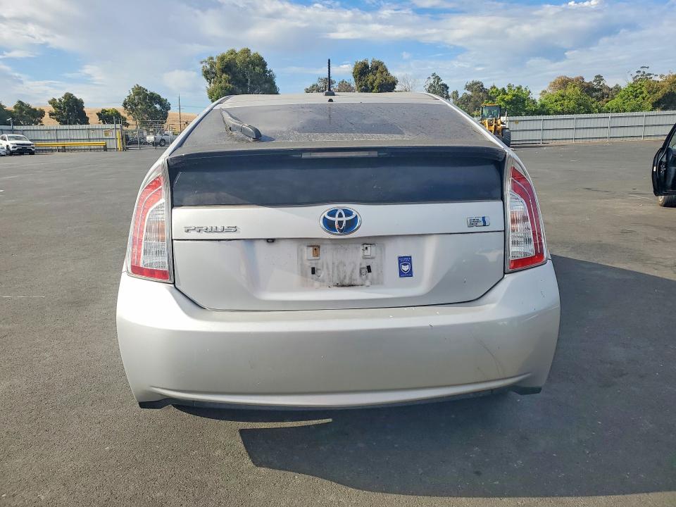 Photo 6 from auction – 2013 TOYOTA PRIUS with VIN JTDKN3DU4D5586834