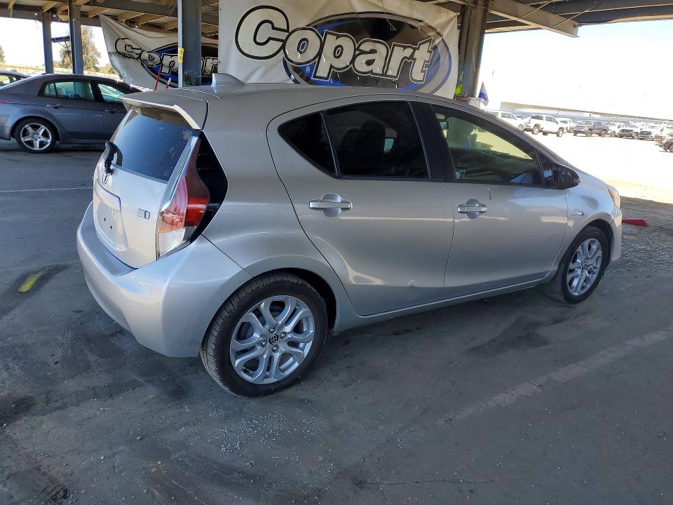 Photo 3 from auction – 2015 TOYOTA PRIUS C with VIN JTDKDTB32F1584524