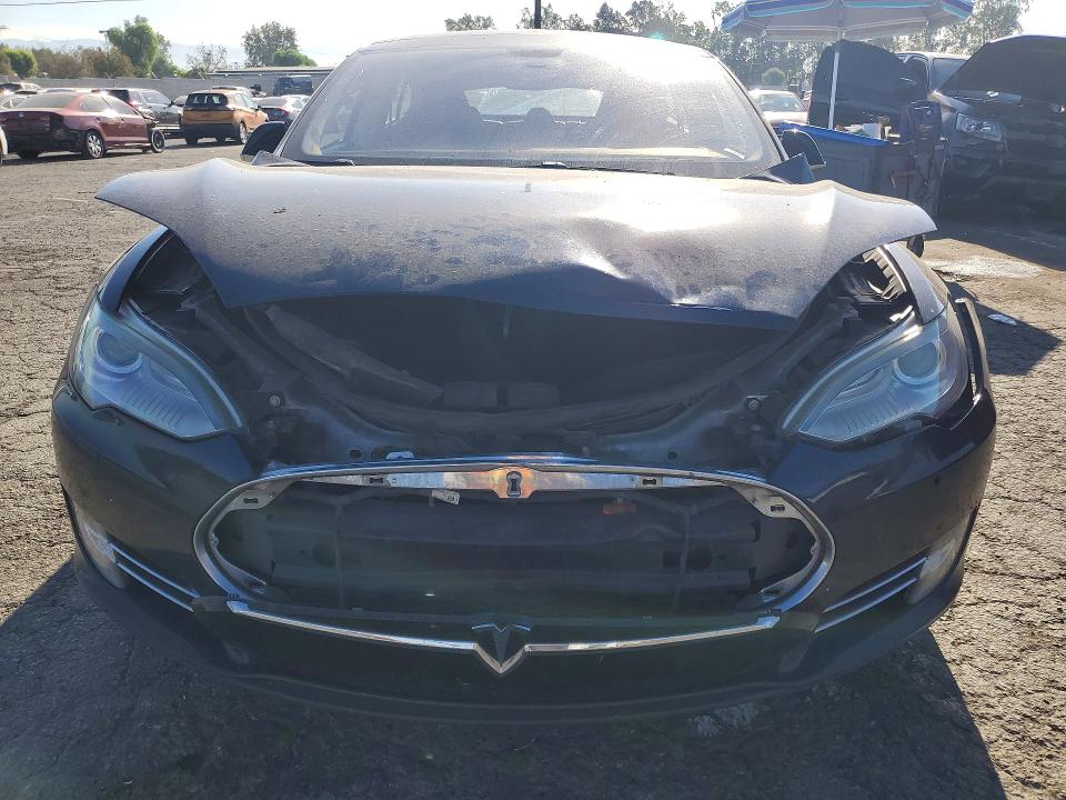Photo 5 from auction – 2014 TESLA MODEL S with VIN 5YJSA1S17EFP32698