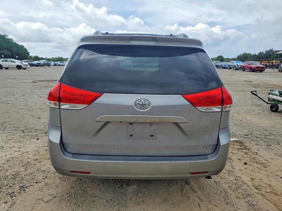 Photo 6 from auction – 2011 TOYOTA SIENNA with VIN 5TDKK3DCXBS104987