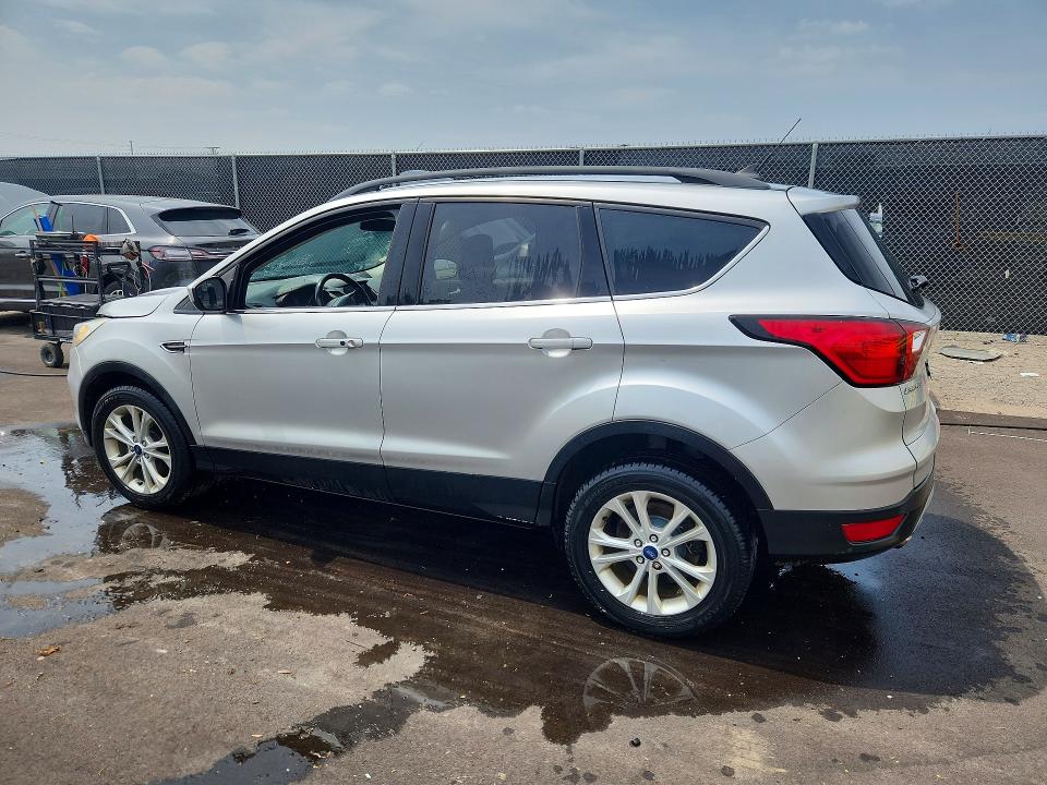 Photo 2 from auction – 2019 FORD ESCAPE with VIN 1FMCU0HD5KUB51657