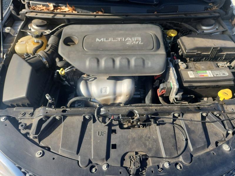 Photo 11 from auction – 2015 CHRYSLER 200 with VIN 1C3CCCABXFN686487