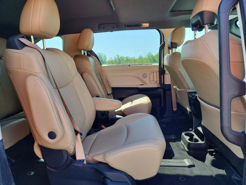 Photo 11 from auction – 2021 TOYOTA SIENNA with VIN 5TDYRKEC1MS044115
