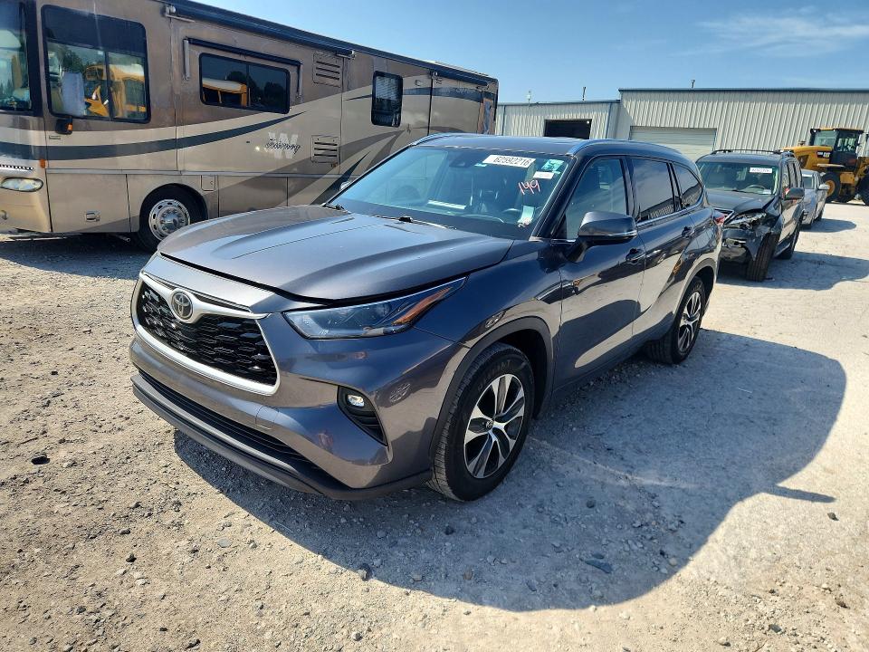 TOYOTA HIGHLANDER 2021 with VIN 5TDGZRAH5MS520937 - Photo from auction