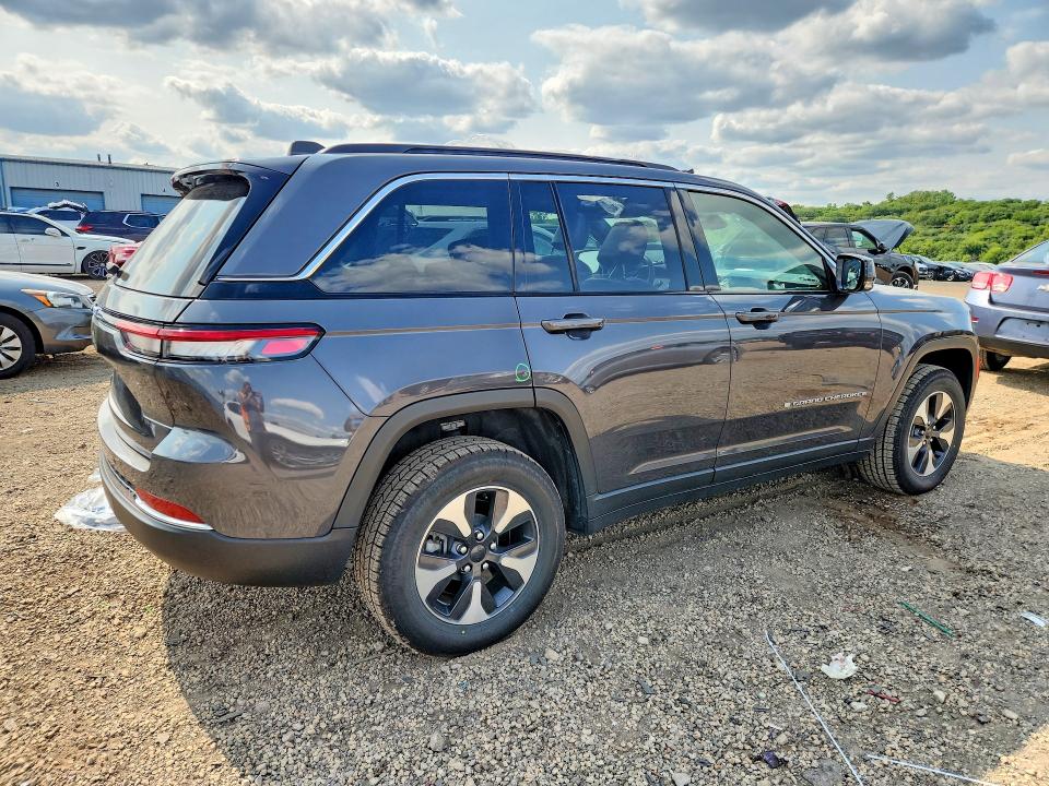 Photo 3 from auction – 2024 JEEP GRAND CHEROKEE with VIN 1C4RJYB69R8518241