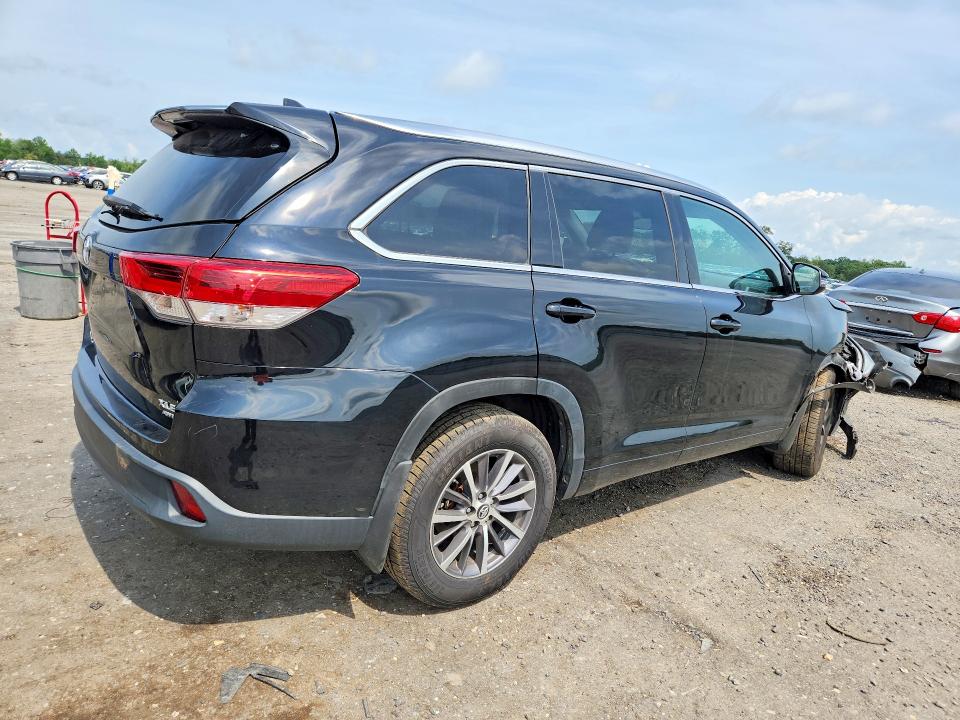 Photo 3 from auction – 2017 TOYOTA HIGHLANDER with VIN 5TDJZRFH8HS452220