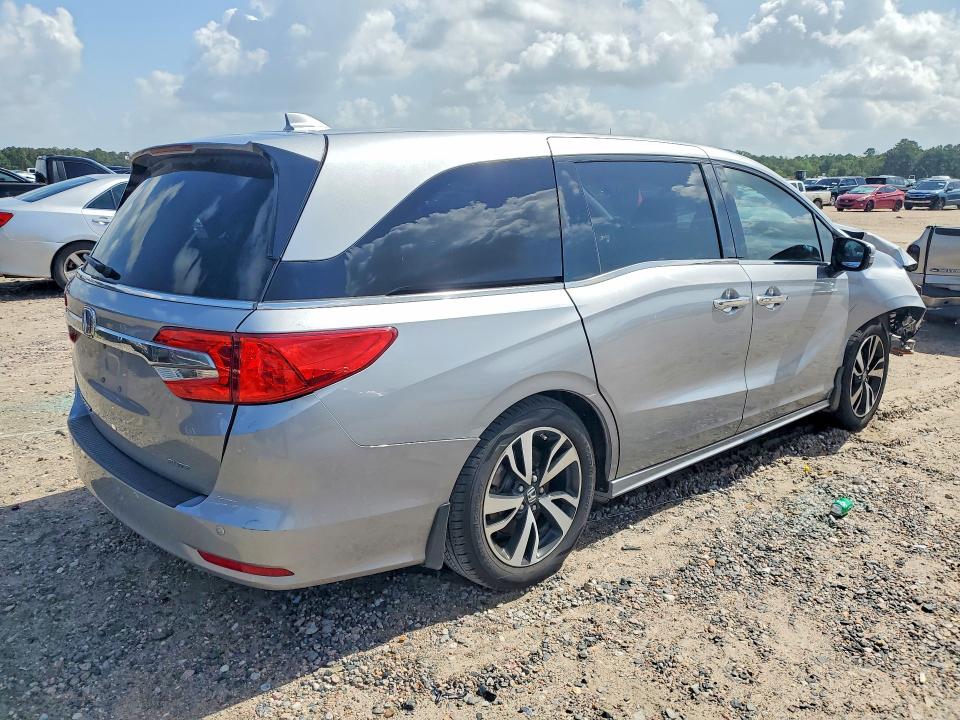 Photo 3 from auction – 2018 HONDA ODYSSEY with VIN 5FNRL6H92JB105212