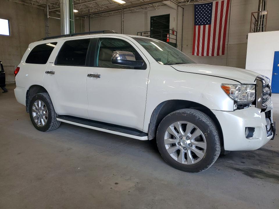 Photo 4 from auction – 2015 TOYOTA SEQUOIA with VIN 5TDDW5G17FS121240