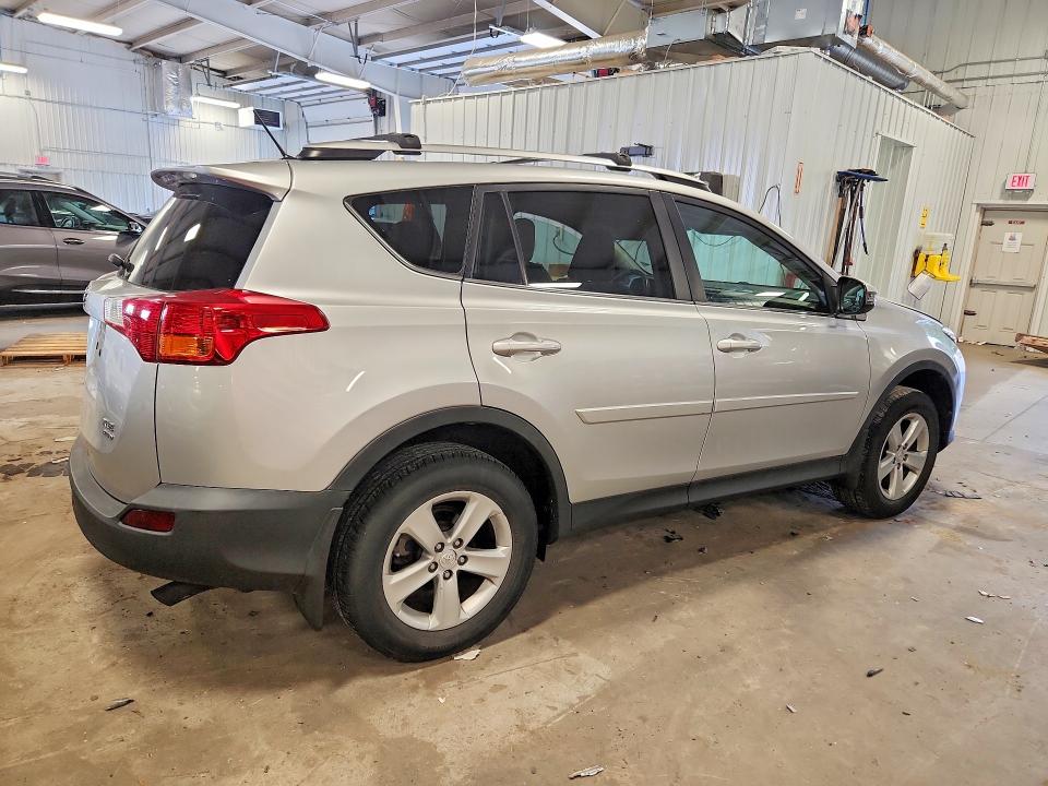 Photo 3 from auction – 2014 TOYOTA RAV4 with VIN 2T3RFREVXEW129137