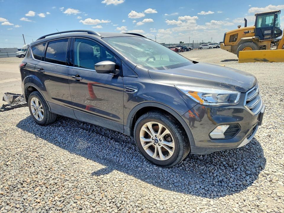 Photo 4 from auction – 2018 FORD ESCAPE with VIN 1FMCU9GDXJUB46880