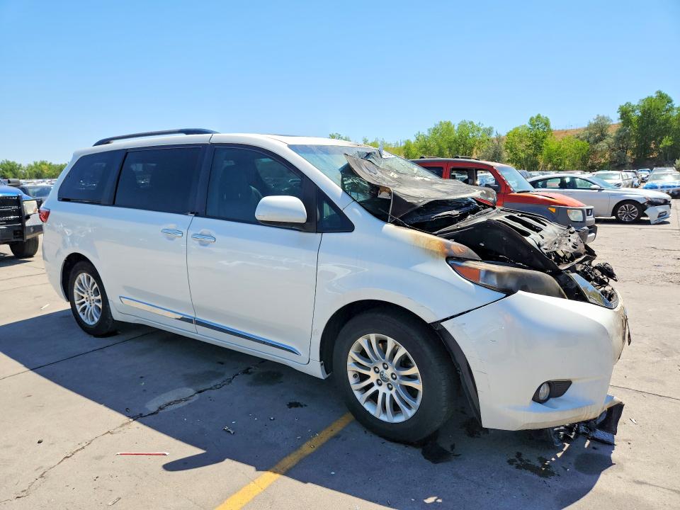 Photo 4 from auction – 2016 TOYOTA SIENNA with VIN 5TDYK3DC8GS747565