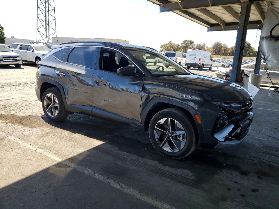 Photo 4 from auction – 2026 HYUNDAI TUCSON with VIN KM8JBDD19TU420423
