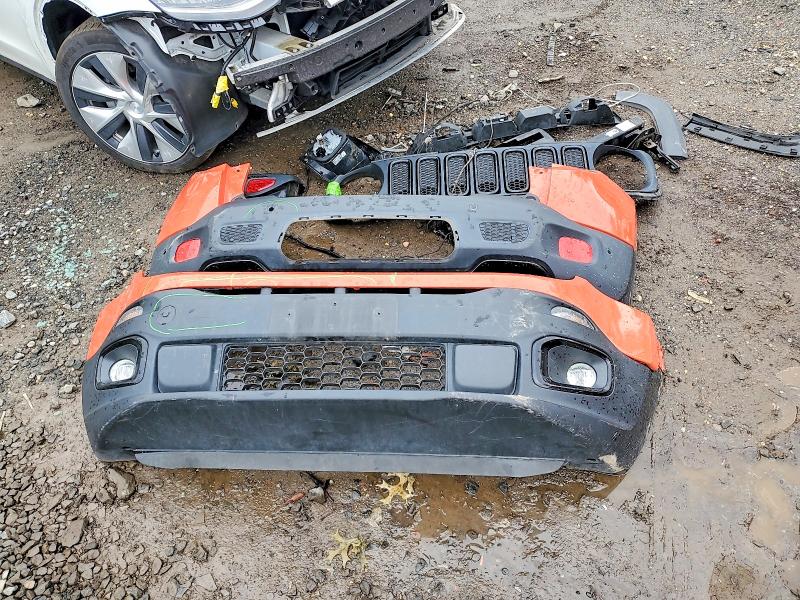 Photo 12 from auction – 2018 JEEP RENEGADE with VIN ZACCJBBBXJPH39487