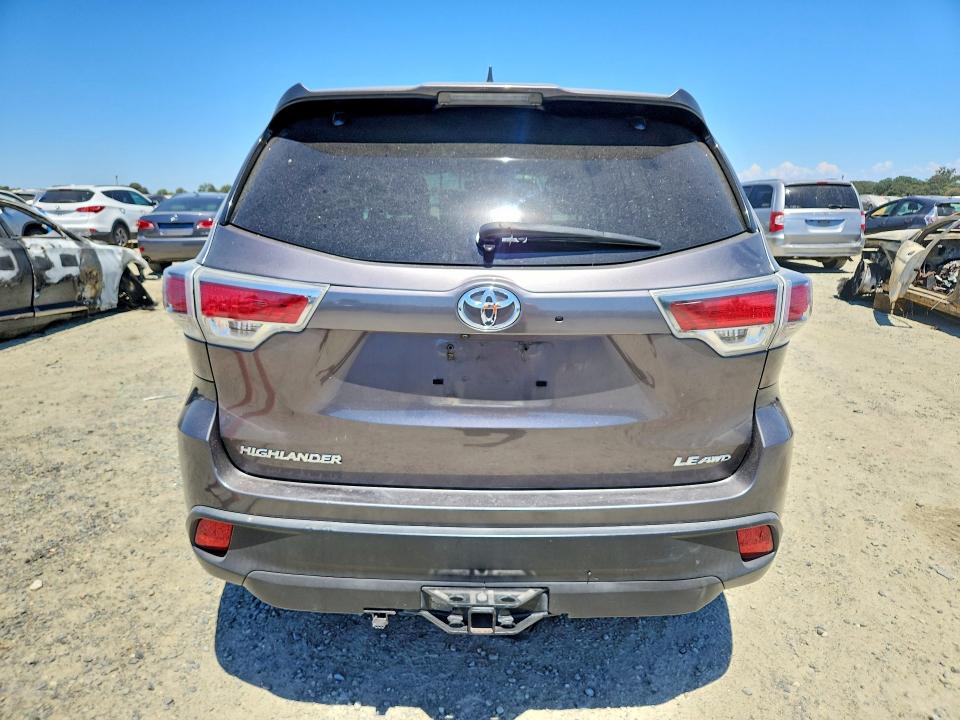 Photo 6 from auction – 2016 TOYOTA HIGHLANDER with VIN 5TDBKRFH5GS227776